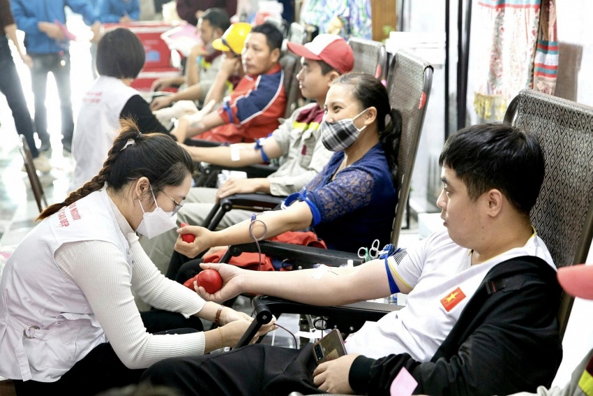 Tổ chức hiến máu tình nguyện 