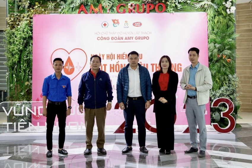 Tổ chức hiến máu tình nguyện 