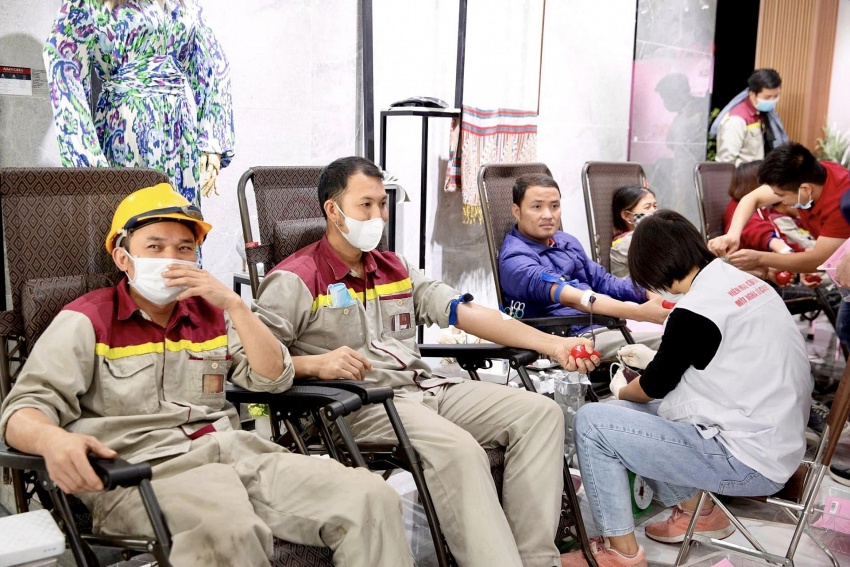 Tổ chức hiến máu tình nguyện 