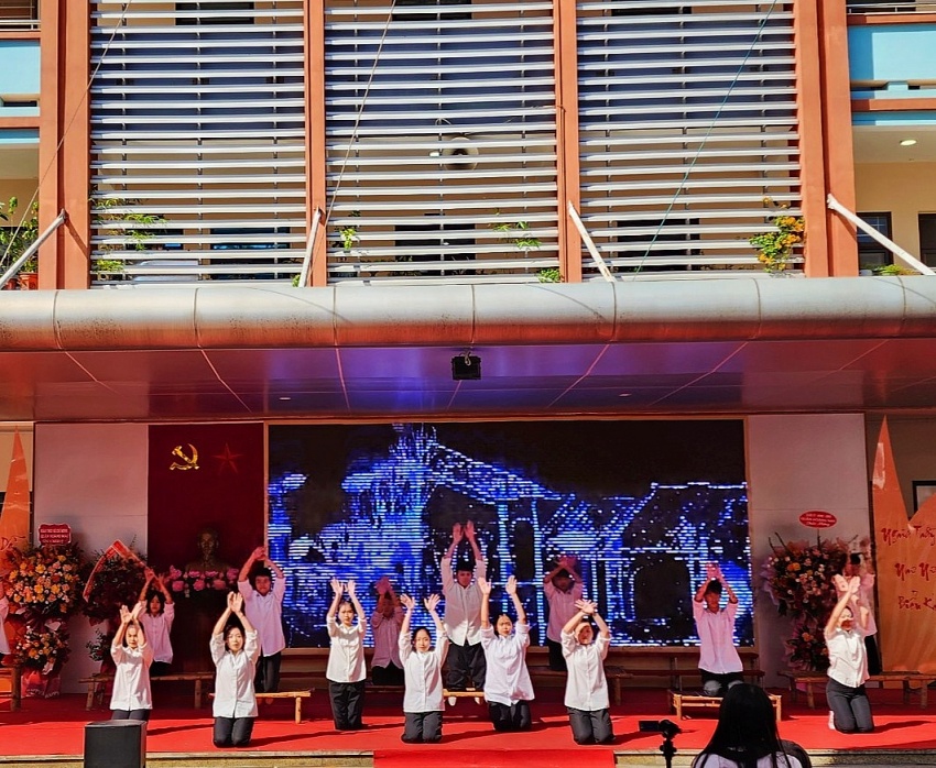 Lễ kỷ niệm 50 năm ngày thành lập Trường THPT Trương Định