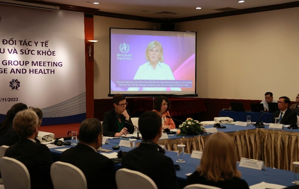 Cuộc họp nối điểm cầu Hà Nội với điểm cầu chuyên gia WHO tham dự. Cuộc họp nối điểm cầu Hà Nội với điểm cầu chuyên gia WHO tham dự.