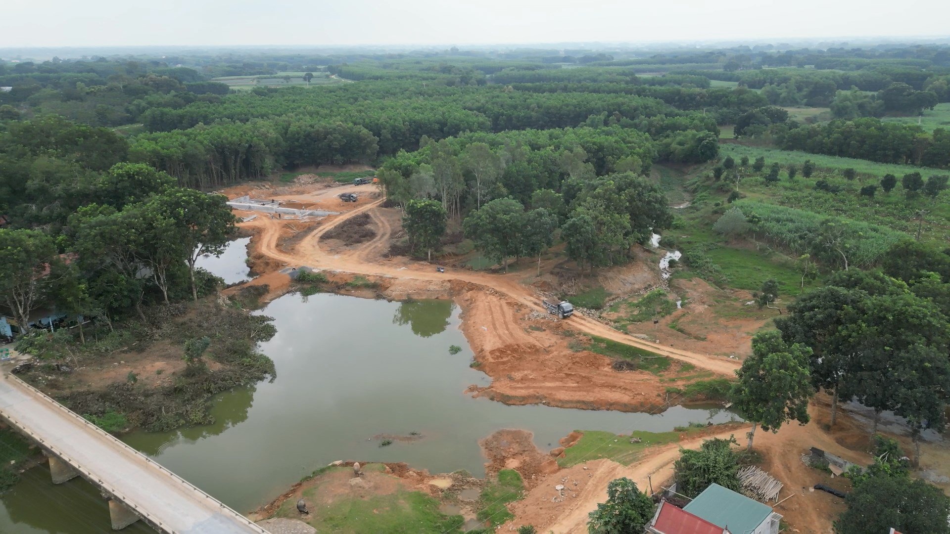 Đơn vị thi công Dự án nâng cấp đập dâng Yên Giang, xã Yên Phú đổ thải sai quy định Đơn vị thi công Dự án nâng cấp đập dâng Yên Giang, xã Yên Phú đổ thải sai quy định