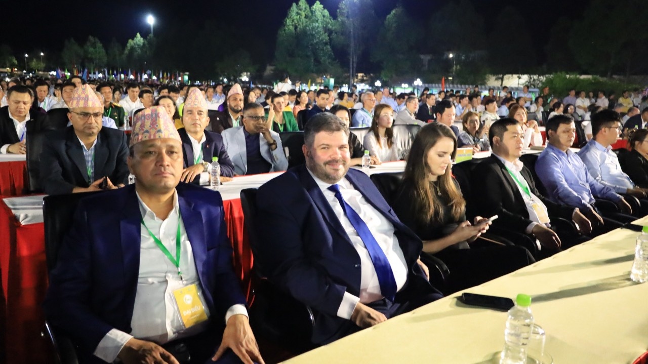 Các vị khách nước ngoài tham dự Lễ khai mạc