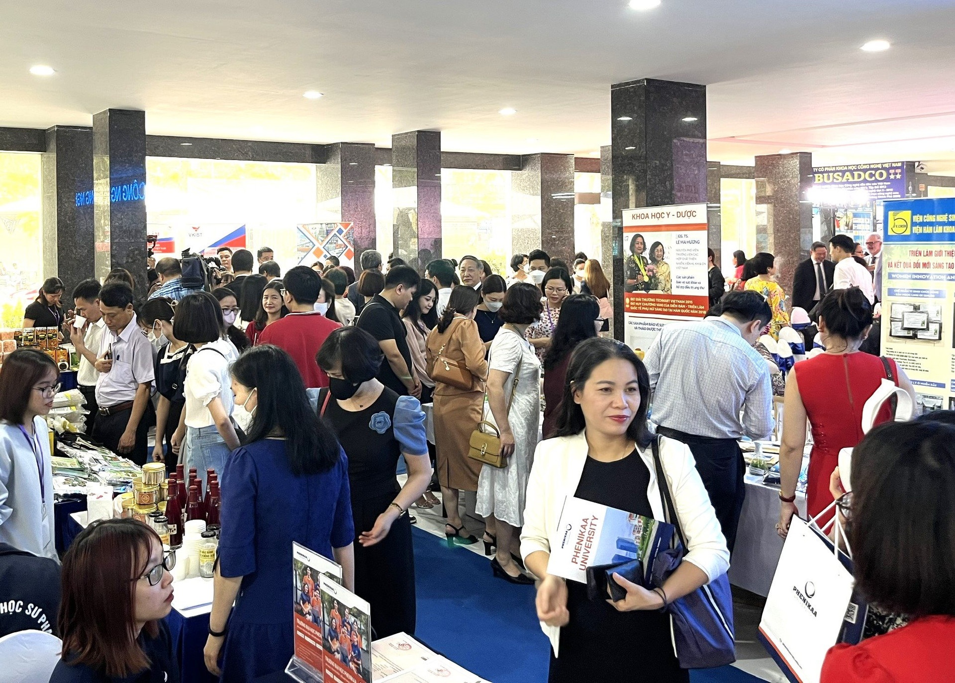 Khai mạc Triển lãm Tài sản trí tuệ và kết quả đổi mới sáng tạo của nữ trí thức Việt Nam