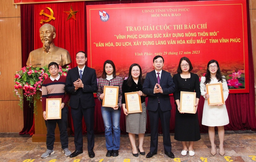 Trao giải cuộc thi báo chí “Vĩnh Phúc chung sức xây dựng nông thôn mới” và “Văn hóa, du lịch, xây dựng Làng văn hóa kiểu mẫu” tỉnh Vĩnh Phú