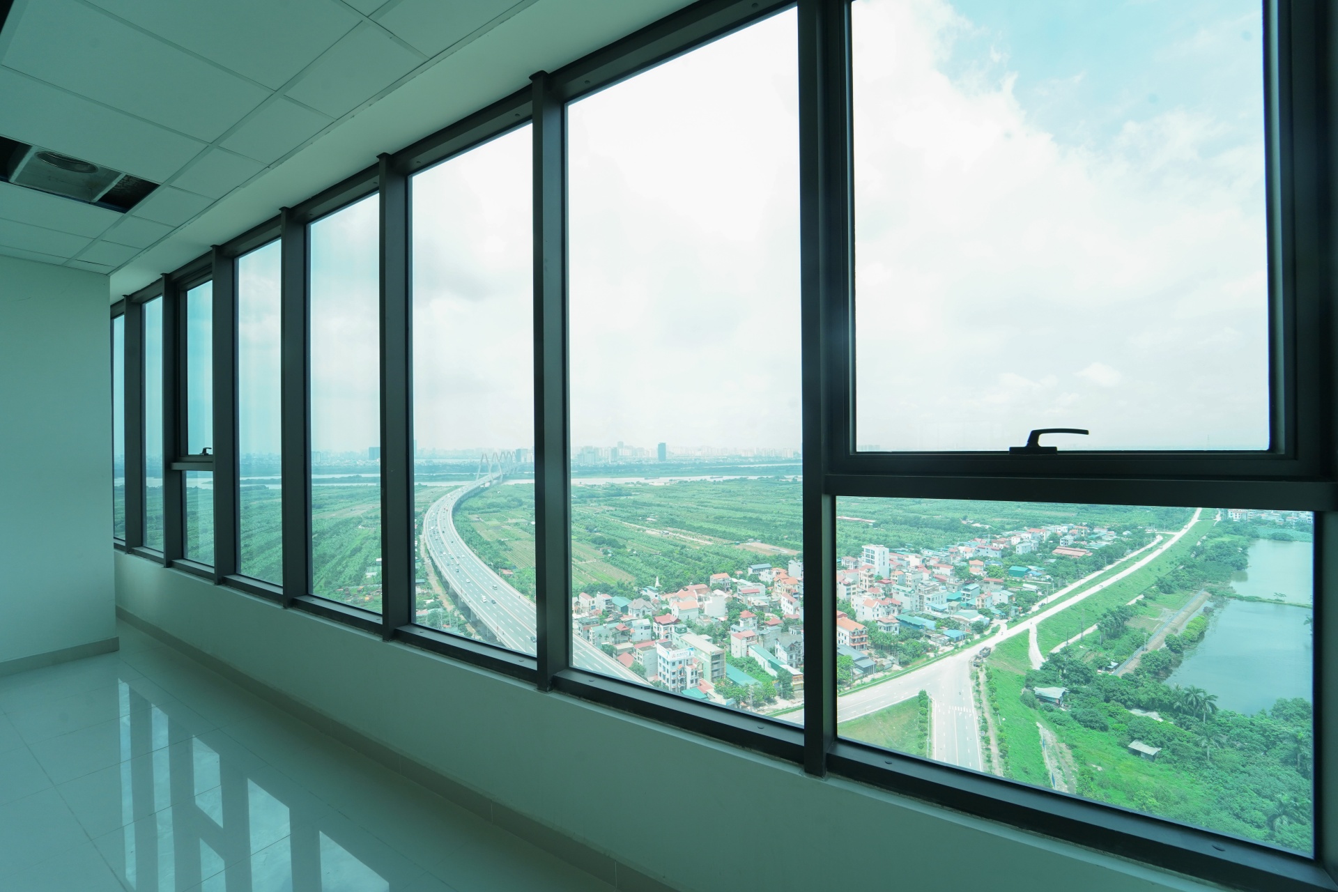 Cơ hội đắt giá từ văn phòng “mặt phố” Intracom Riverside