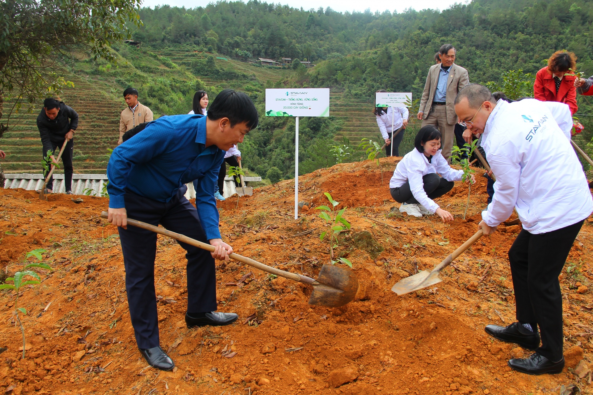 Trồng cây còn tạo ra sinh kế cho người dân địa phương Trồng cây còn tạo ra sinh kế cho người dân địa phương