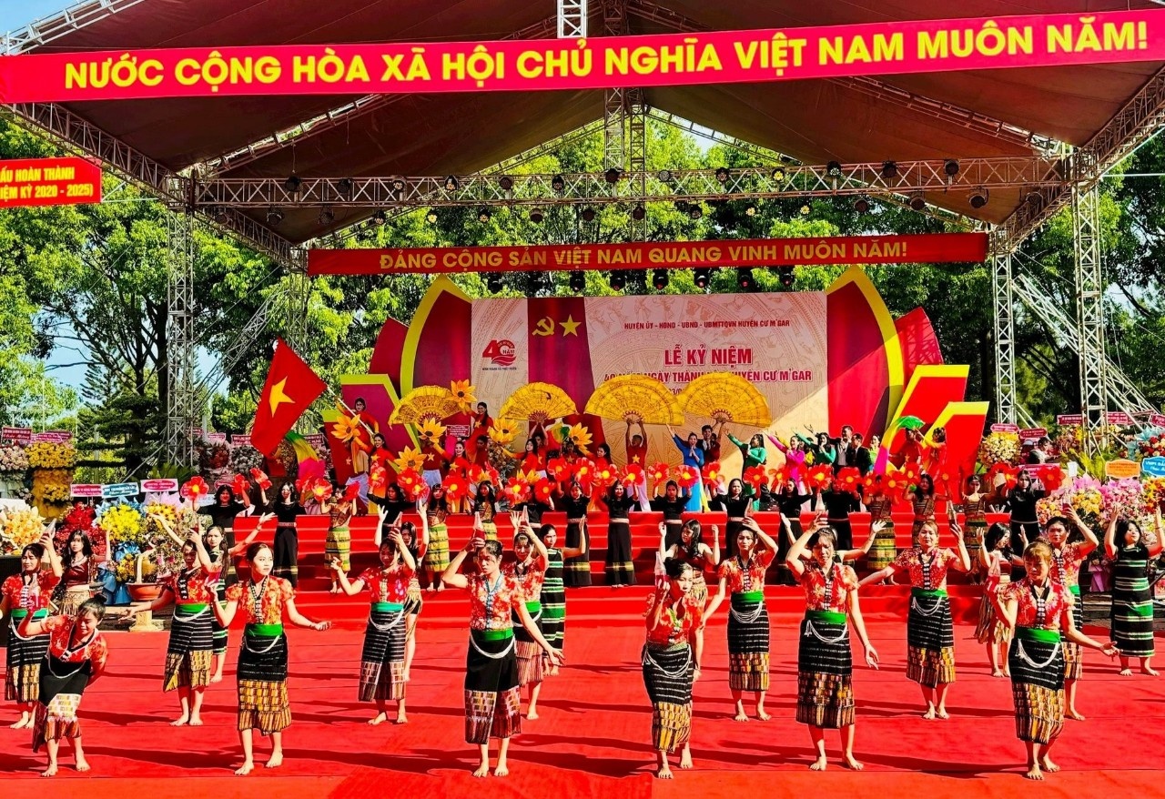  Văn nghệ chào mừng buổi lễ