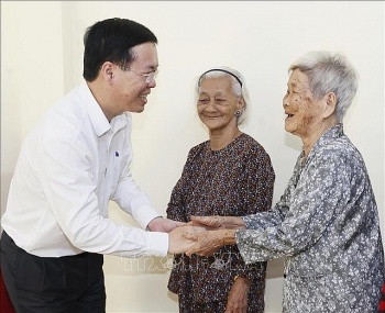 chu tich nuoc vo van thuong chuc tet tai dong thap