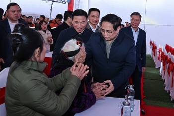 thu tuong pham minh chinh ra soat de khong ai khong co tet khong ai bi bo lai phia sau