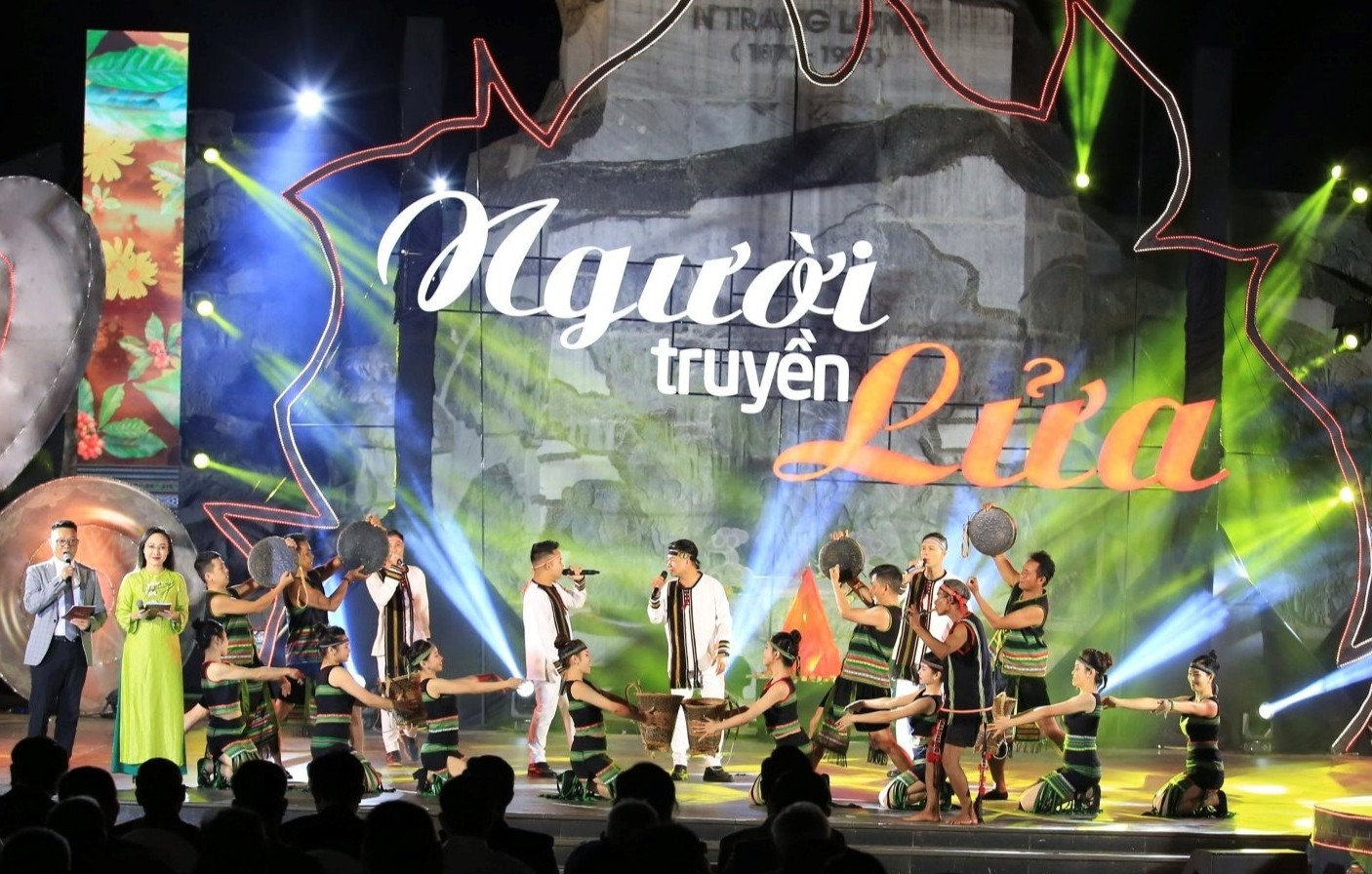 Văn nghệ chào mừng chương trình