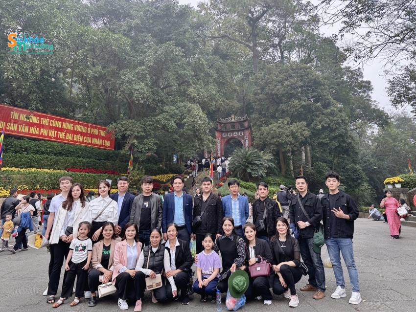 Phú Thọ: Hàng trăm nghìn du khách thăm quan và dâng hương tại Khu di tích lịch sử Đền Hùng