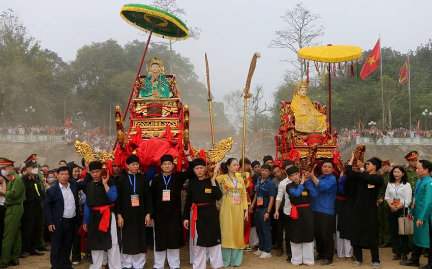 Yên Bái: Linh thiêng nghi lễ rước Mẫu sang sông trong Lễ hội Đền Đông Cuông