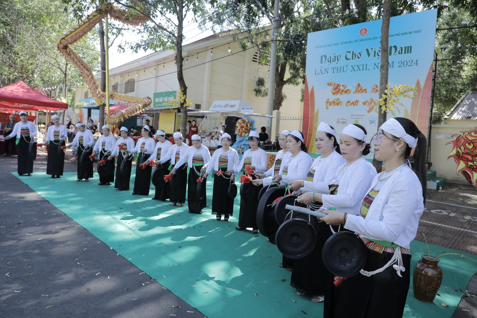 Văn nghệ chào mừng Ngày Thơ Việt Nam tại tỉnh Đắk Lắk