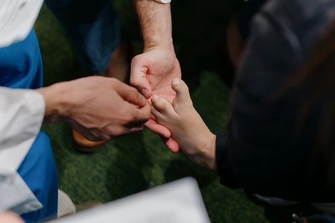 Hơn 30 chuyên gia từ Mỹ và Anh khám từ thiện cho bệnh nhân nghèo Hơn 30 chuyên gia từ Mỹ và Anh khám từ thiện cho bệnh nhân nghèo