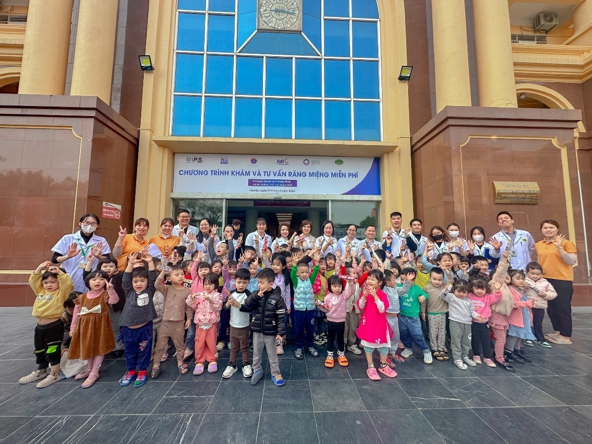 Trường Đại học Kinh doanh và Công nghệ Hà Nội tổ chức khám, tư vấn răng miệng và dự phòng sâu răng miễn phí