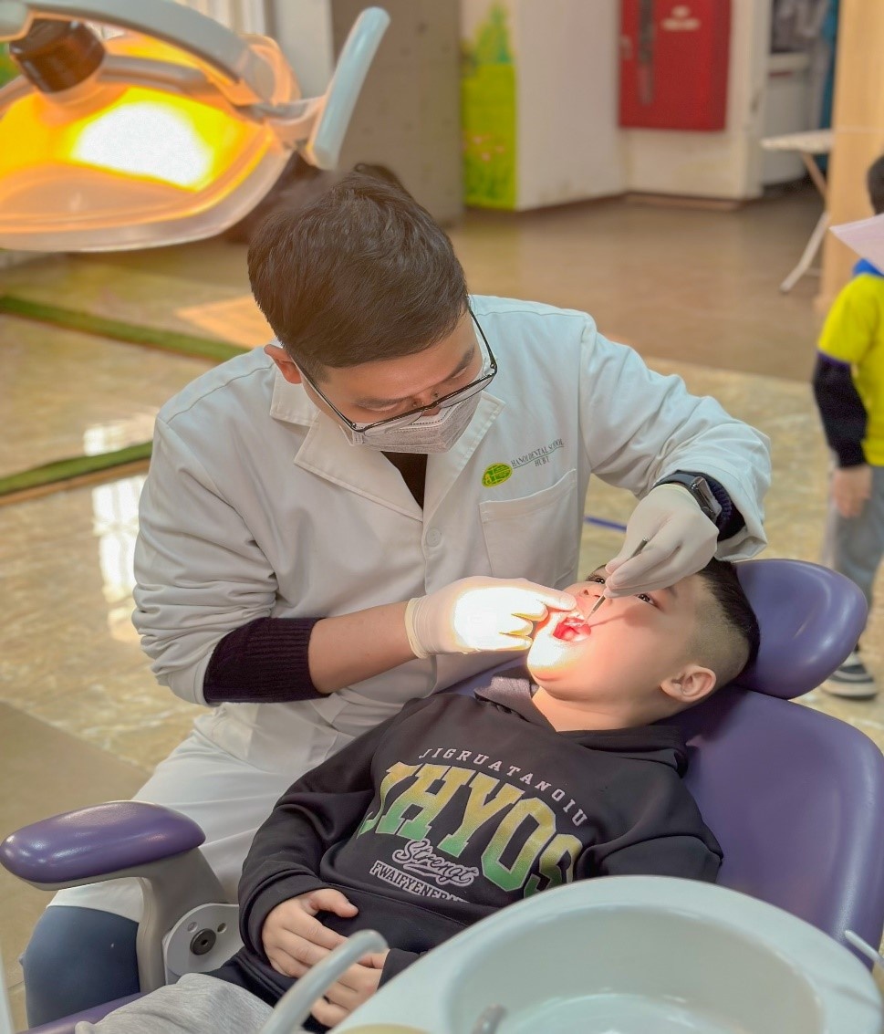 Trường Đại học Kinh doanh và Công nghệ Hà Nội tổ chức khám, tư vấn răng miệng và dự phòng sâu răng miễn phí