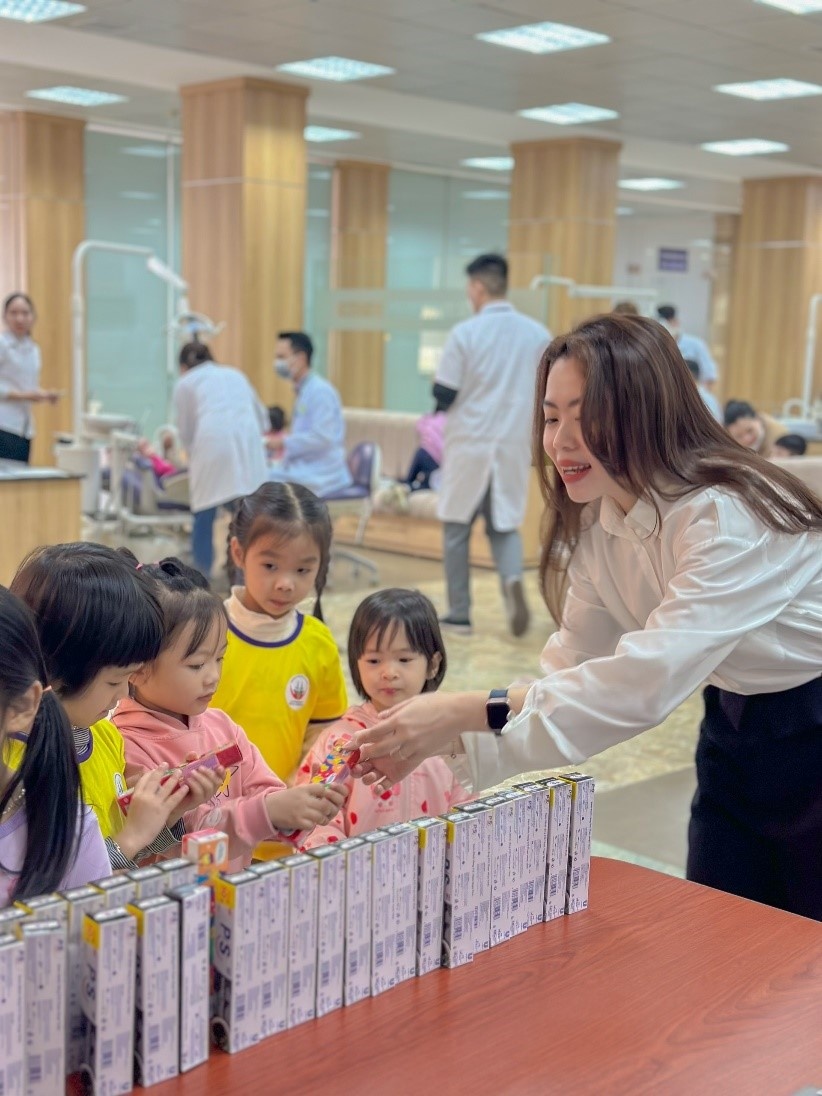 Trường Đại học Kinh doanh và Công nghệ Hà Nội tổ chức khám, tư vấn răng miệng và dự phòng sâu răng miễn phí