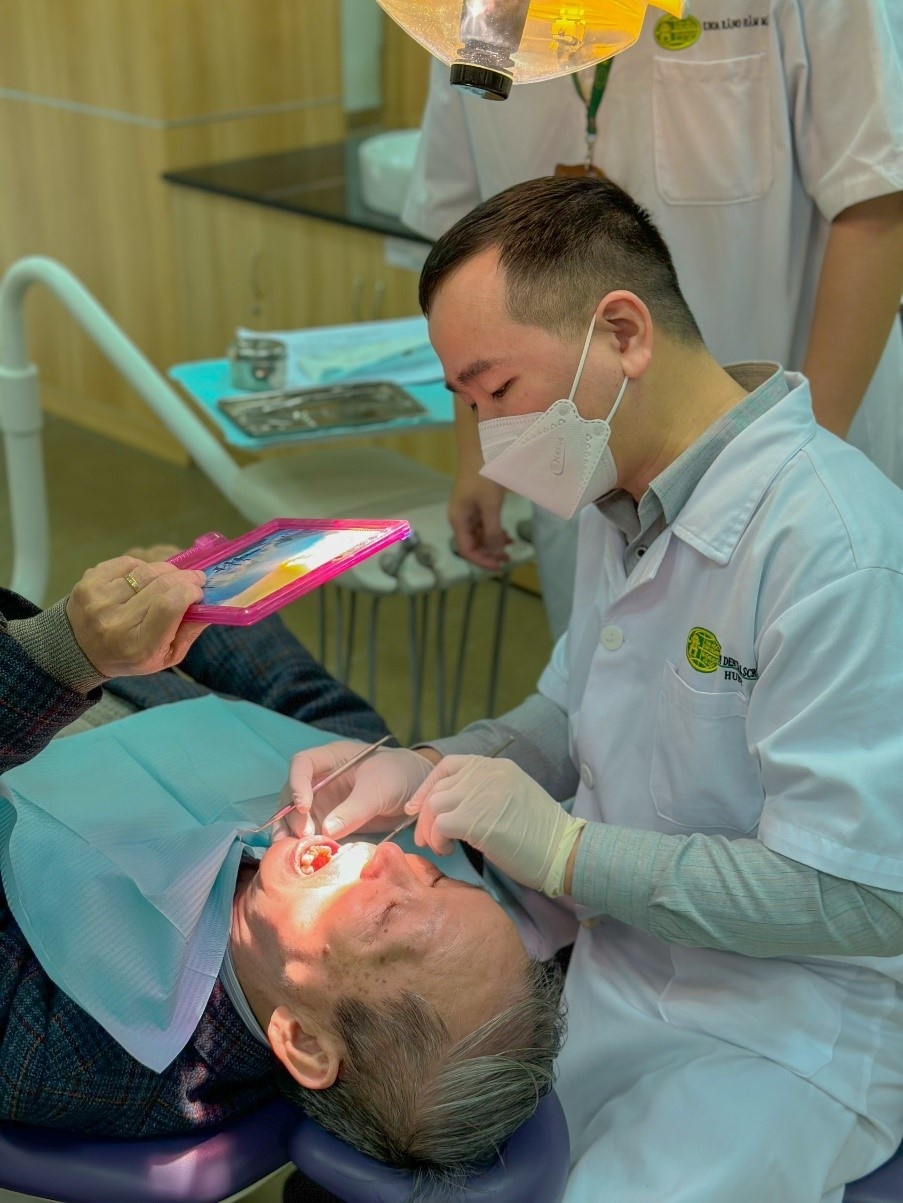 Trường Đại học Kinh doanh và Công nghệ Hà Nội tổ chức khám, tư vấn răng miệng và dự phòng sâu răng miễn phí