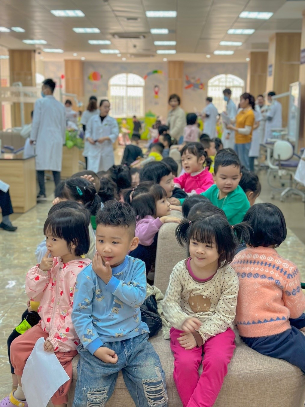 Trường Đại học Kinh doanh và Công nghệ Hà Nội tổ chức khám, tư vấn răng miệng và dự phòng sâu răng miễn phí