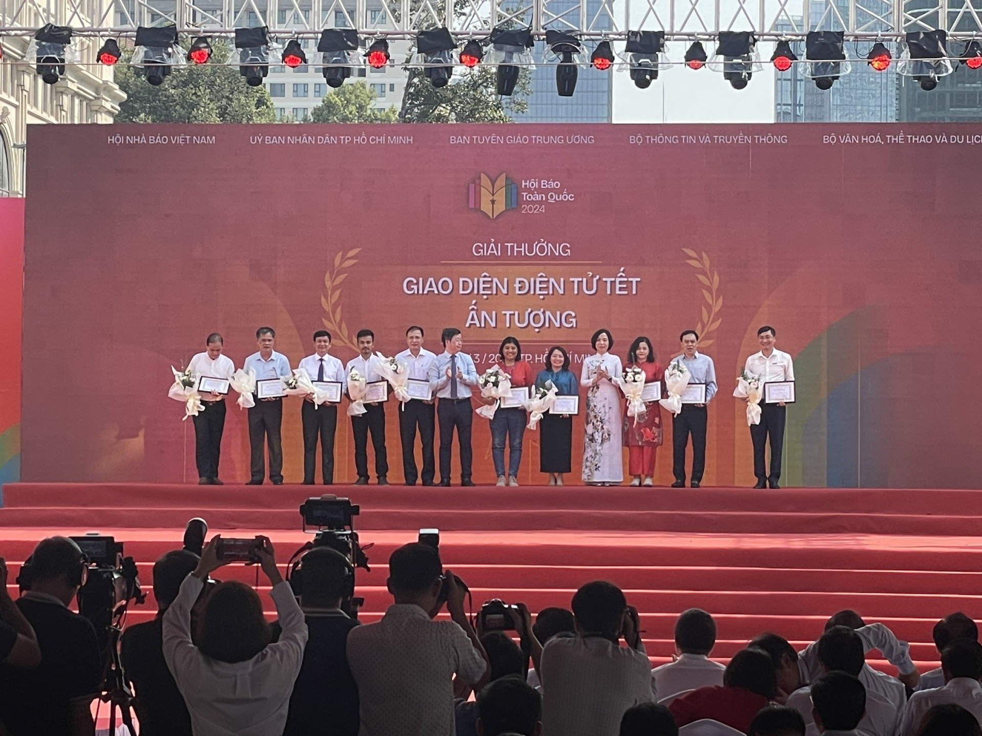 Các cơ quan Báo đạt giải thưởng Giao diện điện tử Tết ấn tượng.  