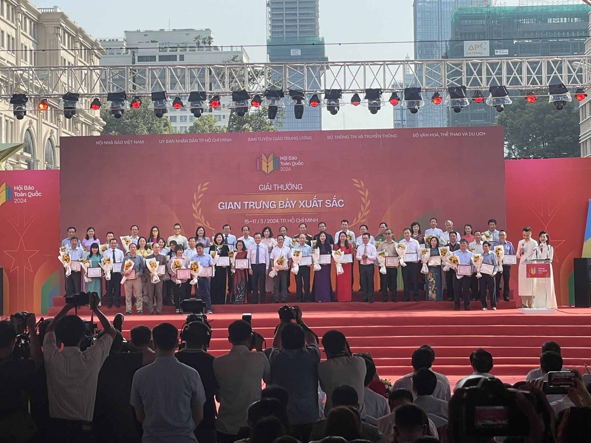 Các chi hội, liên chi hội Nhà báo đạt giải Gian trưng bày xuất sắc.