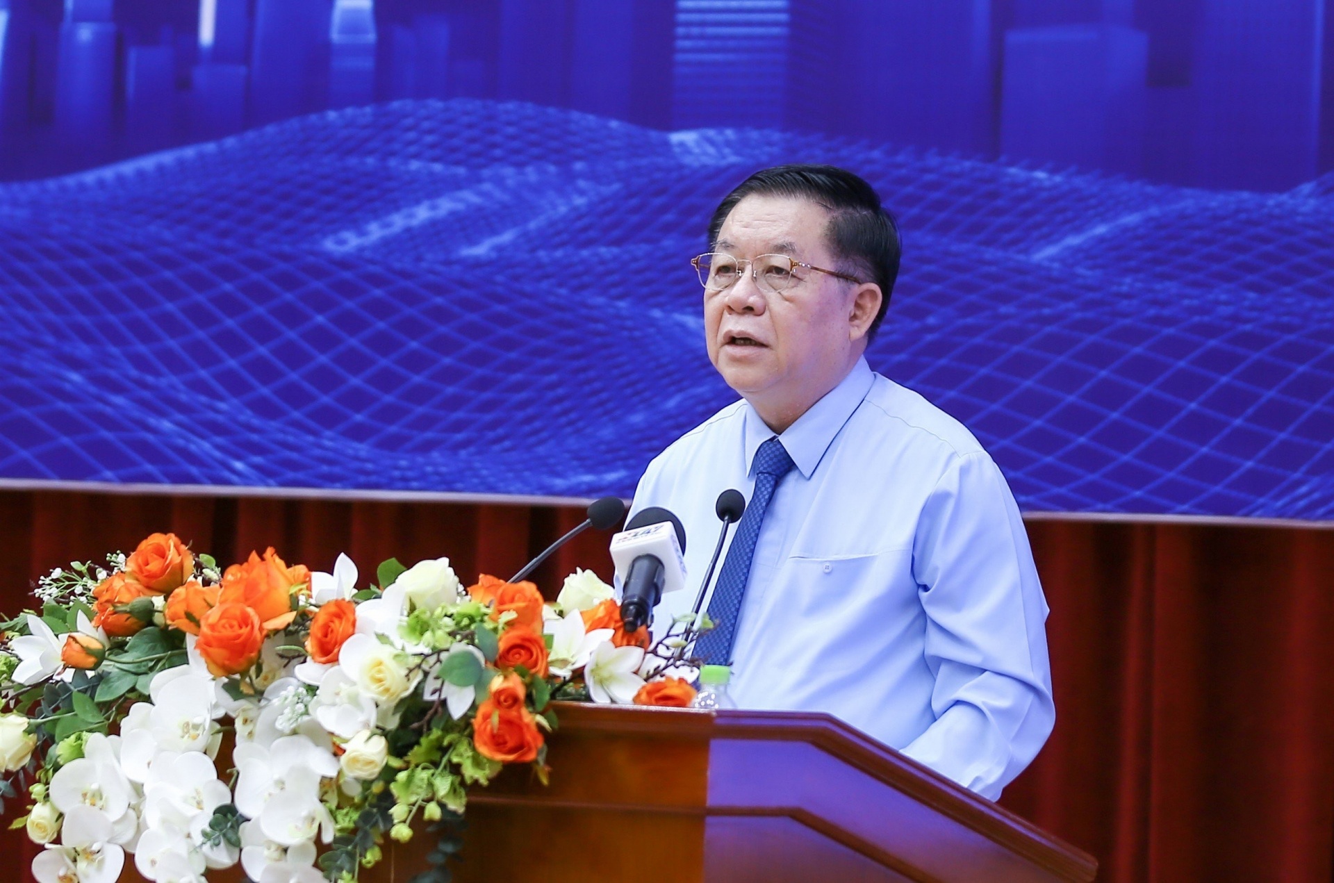 Đồng chí Nguyễn Trọng Nghĩa chúc mừng Hội Nhà báo Việt Nam đã đạt được nhiều kết quả ấn tượng trong năm 2023.