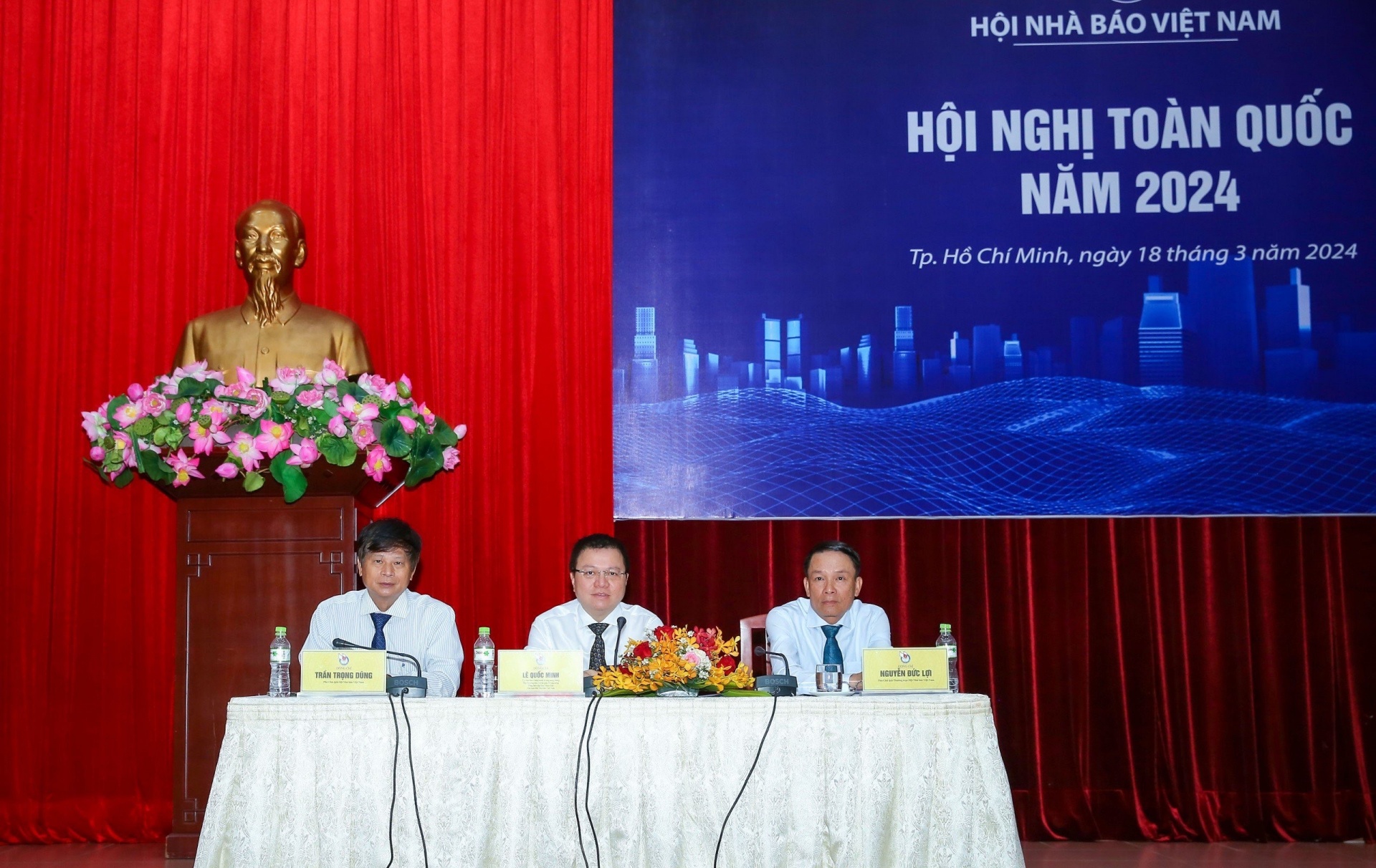 Ban Chủ trì Hội nghị.