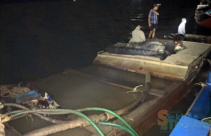 Phát hiện nhiều phương tiện thủy khai thác cát, vận chuyển trái phép trên sông Hàm Luông