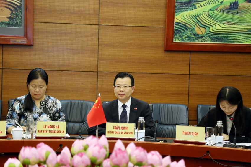 Ông Trần Minh – Bí thư châu ủy Văn Sơn, tỉnh Vân Nam, Trung Quốc phát biểu tại hội đàm. Ông Trần Minh – Bí thư châu ủy Văn Sơn, tỉnh Vân Nam, Trung Quốc phát biểu tại hội đàm.