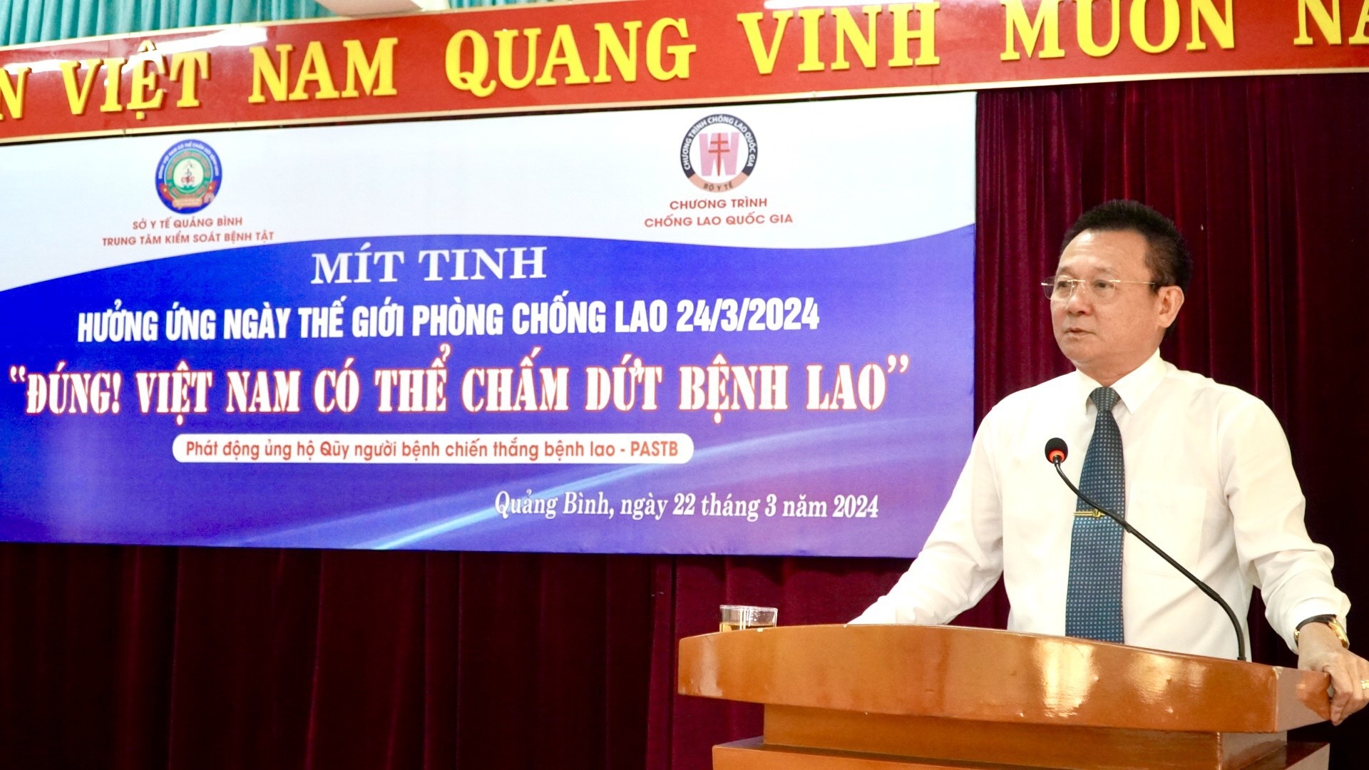 Ảnh 3: Ông  Đỗ Quốc Tiệp, Giám đốc CDC tỉnh Quảng Bình phát động nhắn tin ủng hộ “Quỹ Hỗ trợ người bệnh chiến thắng bệnh lao – PASTB”.