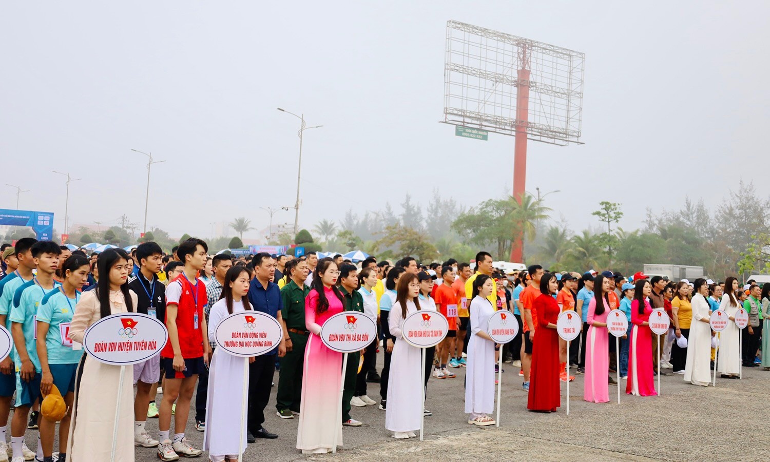 Lễ phát động có sự tham gia của 1.500 công chức, viên chức, chiến sỹ lực lượng vũ trang, học sinh, sinh viên.