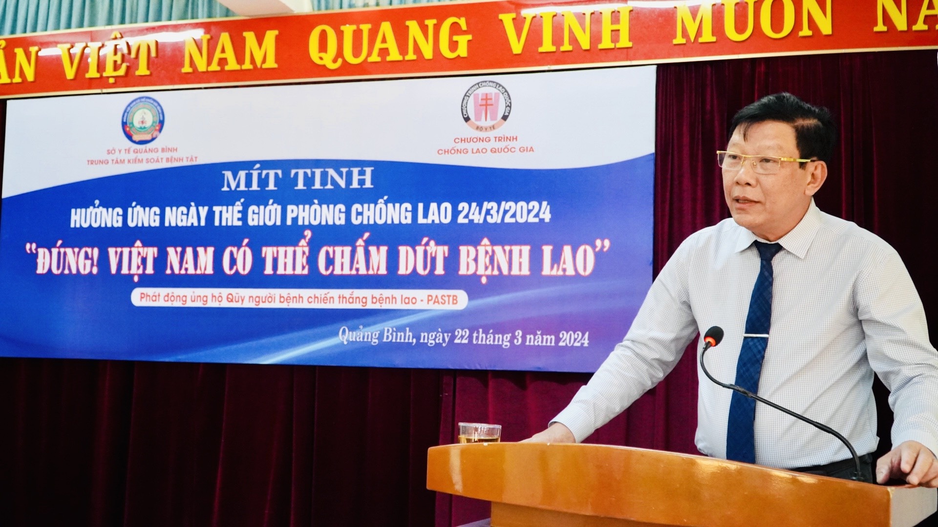 Ảnh 2: Ông Phan Thanh Hải, Phó Giám đốc Sở Y tế, Phó trưởng Ban chỉ đạo về chấm dứt bệnh lao tỉnh Quảng Bình giai đoan 2021-2025, tầm nhìn 2030 phát biểu tại buổi lễ.