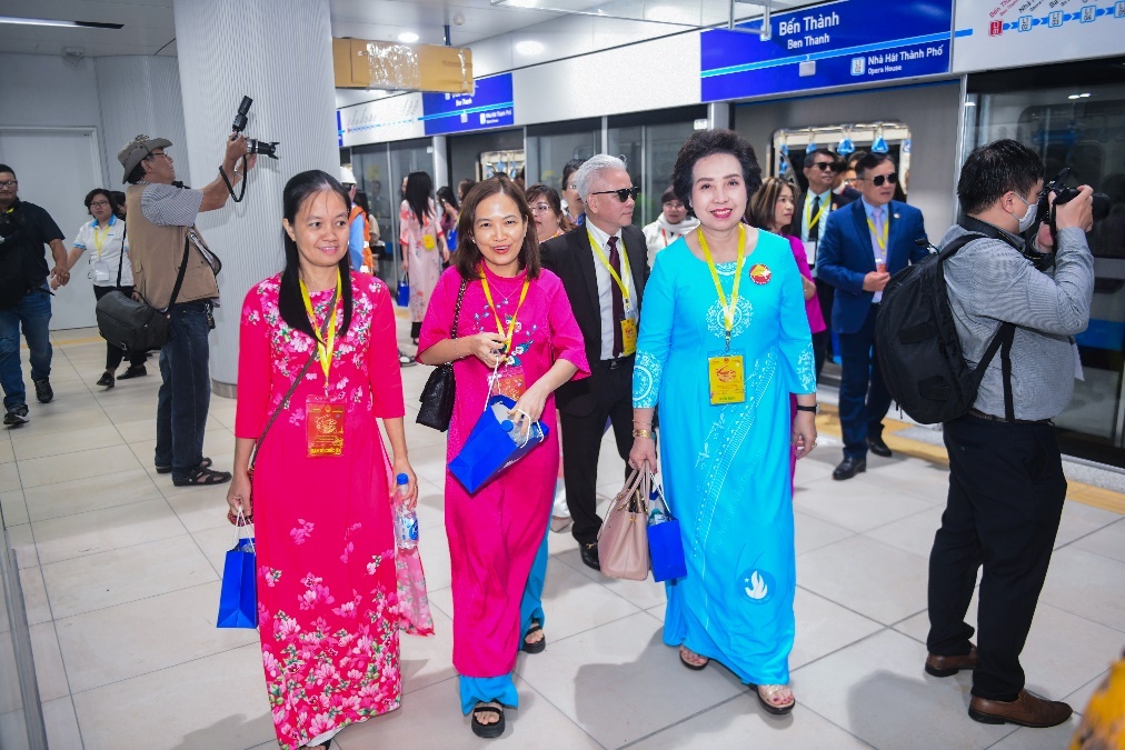 Hàng nghìn sản phẩm Vinamilk “theo chân” kiều bào trải nghiệm tuyến Metro Bến Thành – Suối Tiên