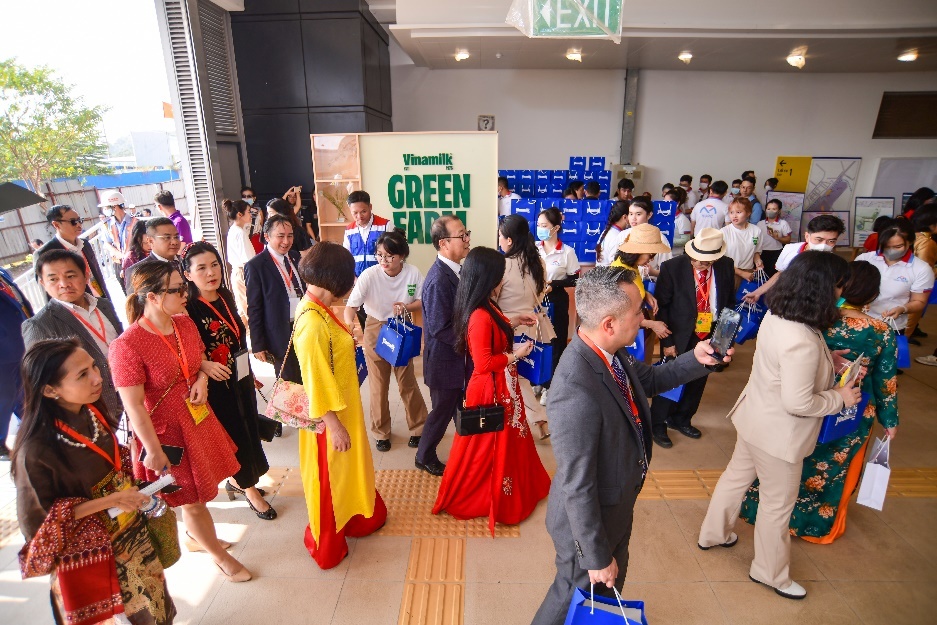 Hàng nghìn sản phẩm Vinamilk “theo chân” kiều bào trải nghiệm tuyến Metro Bến Thành – Suối Tiên