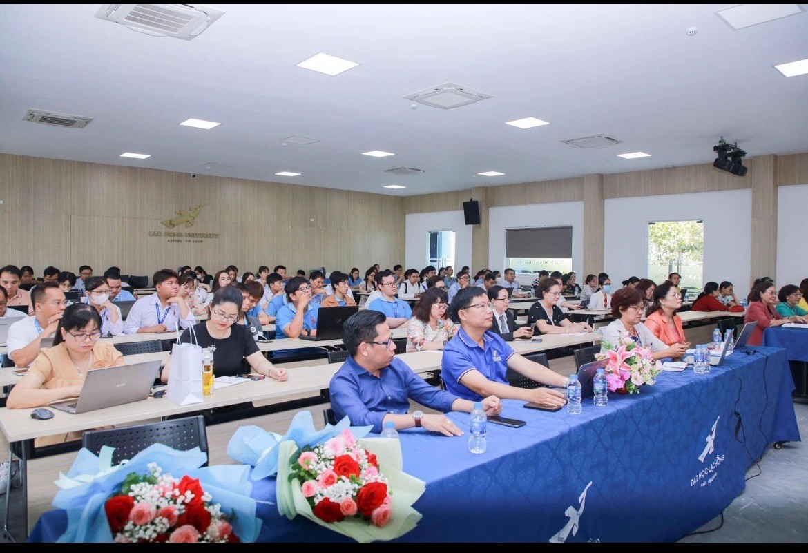 Hình ảnh các đại biểu, cán bộ giảng viên, nghiên cứu viên Trường Đại học  Lạc Hồng tham dự tập huấn