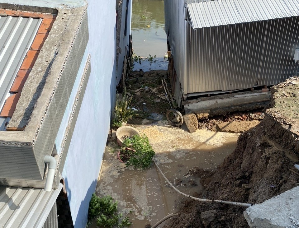 Cần Thơ sạt lở bủa vây nhiều nhà dân bị trôi xuống sông