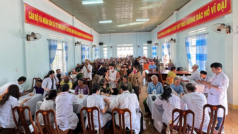 Hội Nam y Việt Nam khám và cấp thuốc miễn phí  cho người dân tỉnh Gia Lai