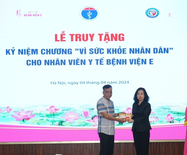 Tri ân nữ hộ sinh hiến đa tạng cứu người
