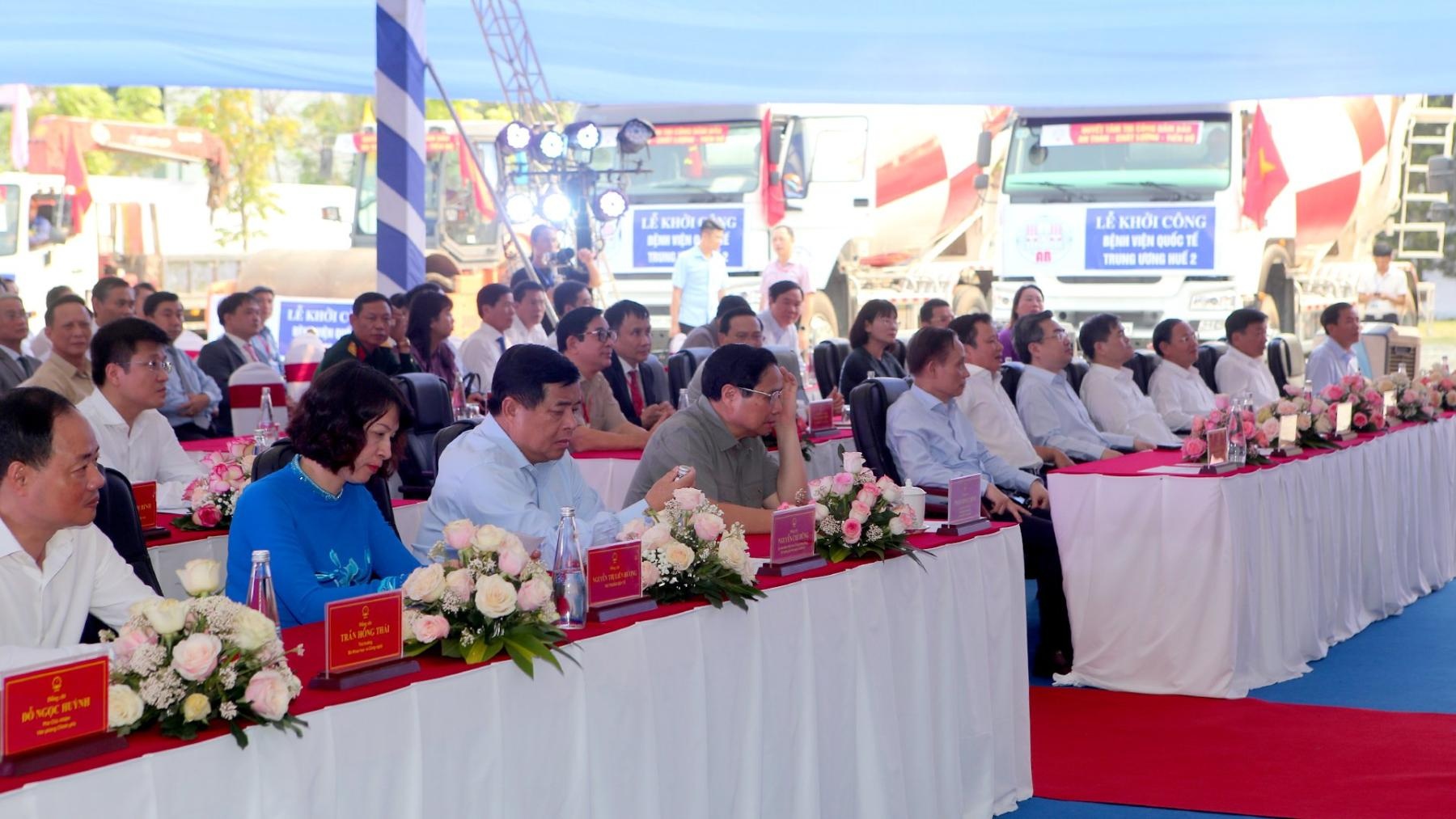 Toàn cảnh lễ khởi công.