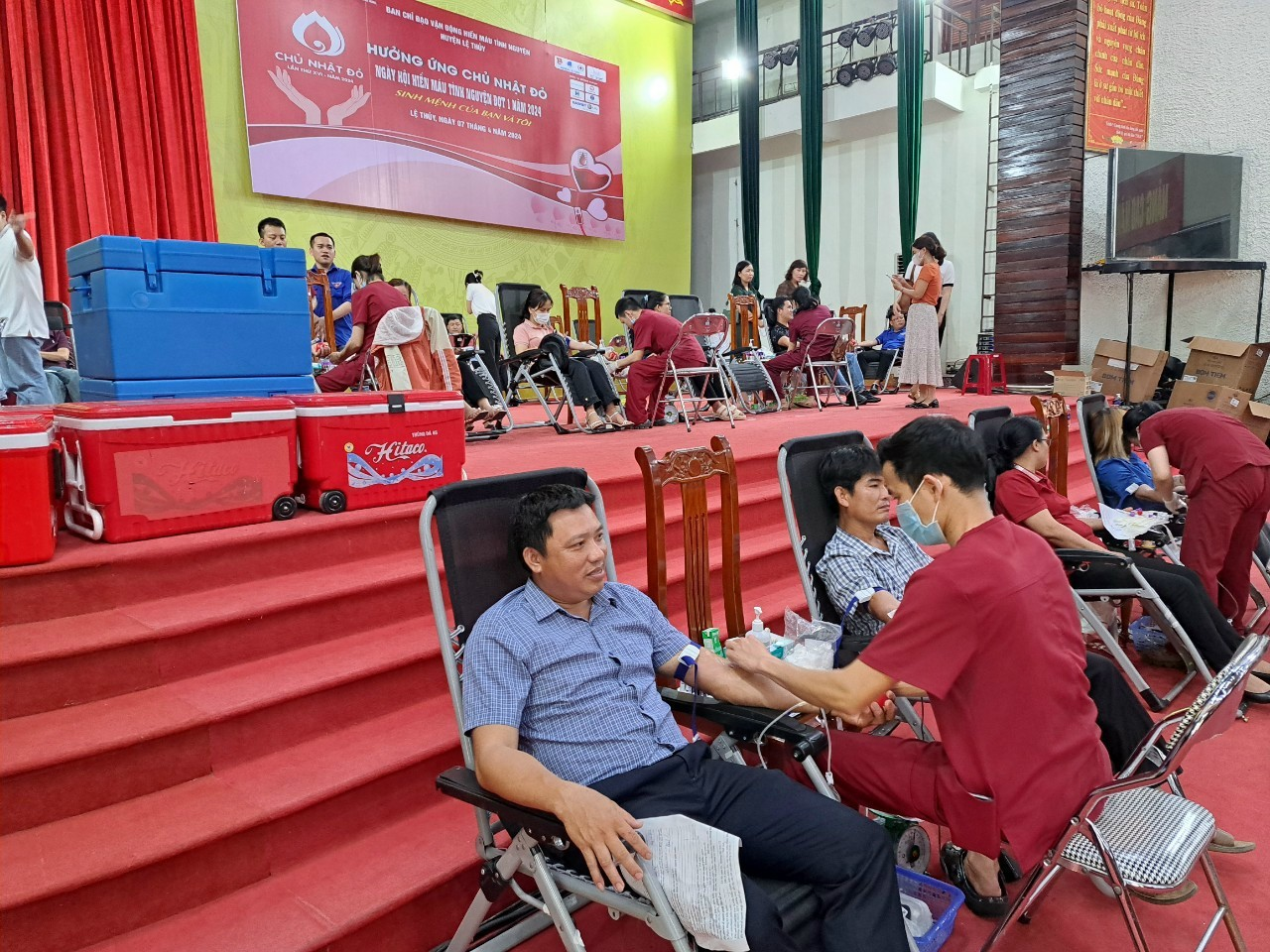 Quang cảnh Ngày hội hiến máu tại huyện Lệ Thủy