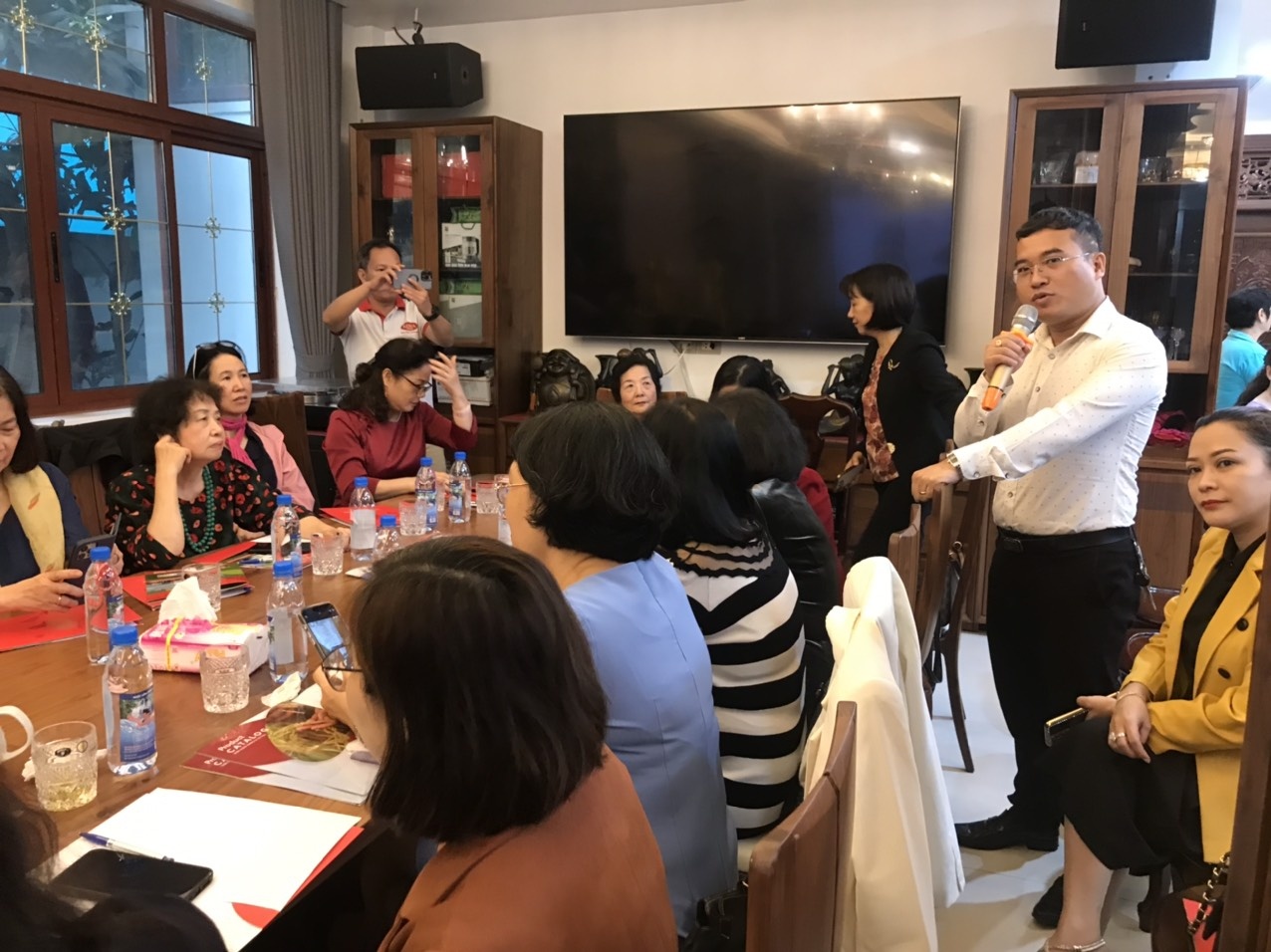 các đại biểu phát biểu trong hội thảo các đại biểu phát biểu trong hội thảo