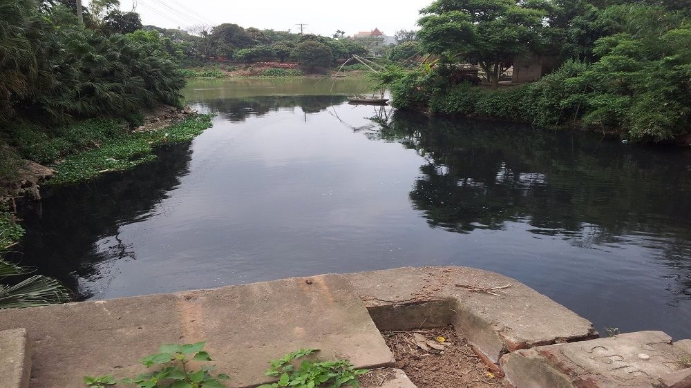 Nhiều năm qua, hệ thống thủy lợi này bị ô nhiễm trầm trọng làm ảnh hưởng tới sinh kế của người dân