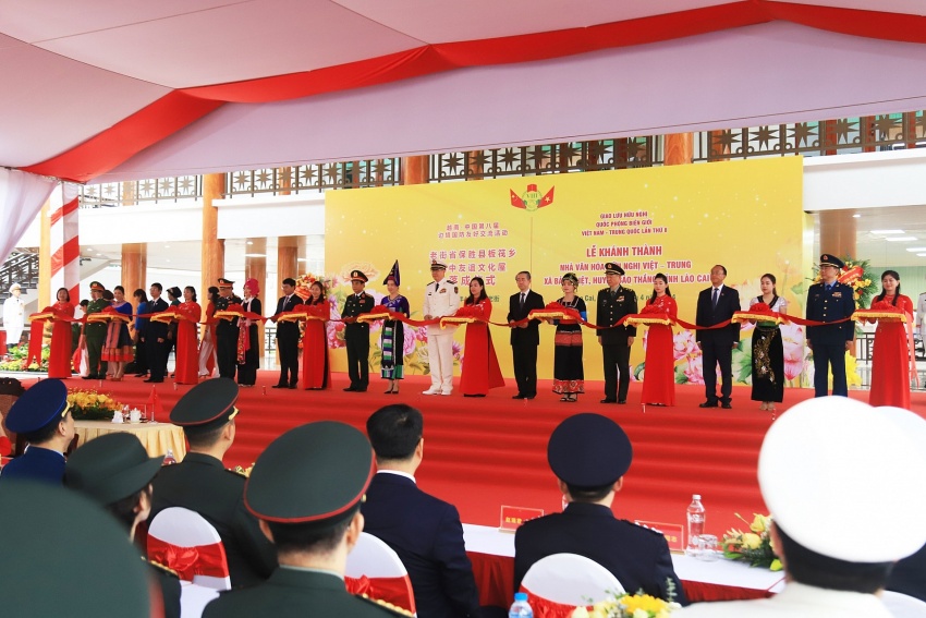 Giao lưu hữu nghị quốc phòng Việt Nam - Trung Quốc gặp gỡ tại Lào Cai Giao lưu hữu nghị quốc phòng Việt Nam - Trung Quốc tại Lào Cai