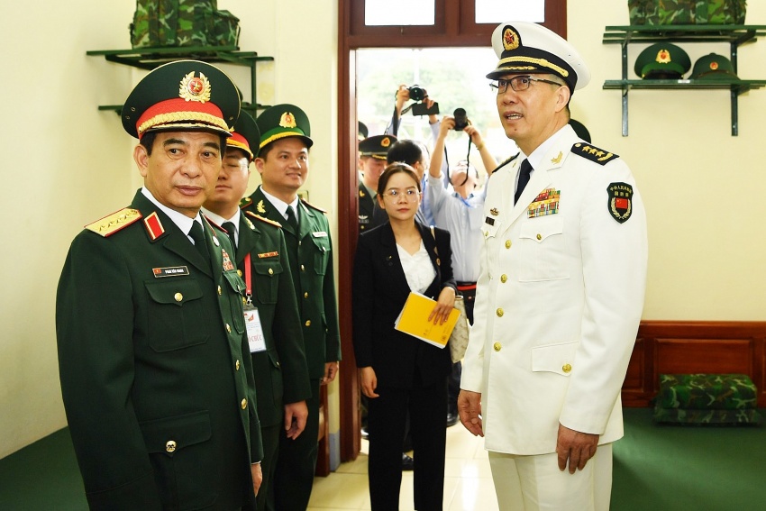 Bộ trưởng Phan Văn Giang và Bộ trưởng Đổng Quân thăm Đồn Biên phòng Cửa khẩu Quốc tế Lào Cai. Bộ trưởng Phan Văn Giang và Bộ trưởng Đổng Quân thăm Đồn Biên phòng Cửa khẩu Quốc tế Lào Cai.