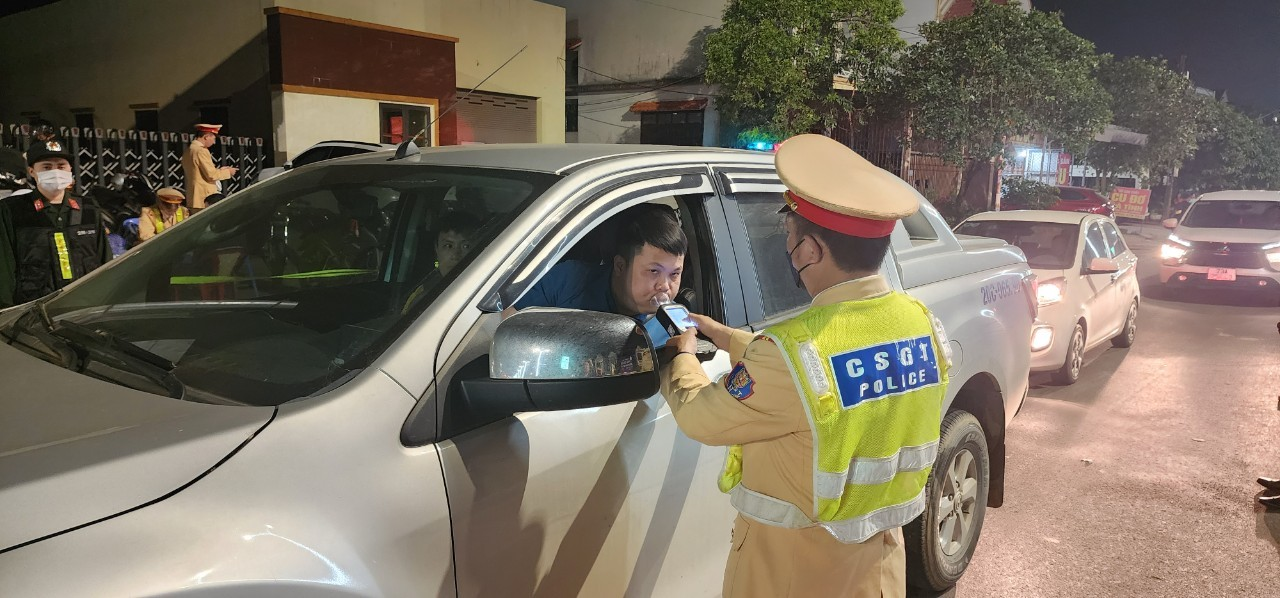 Lực lượng CSGT Hà Tĩnh tăng cường kiểm tra, xử lý các hành vi vi phạm là nguyên nhân chính dẫn tới TNGT.