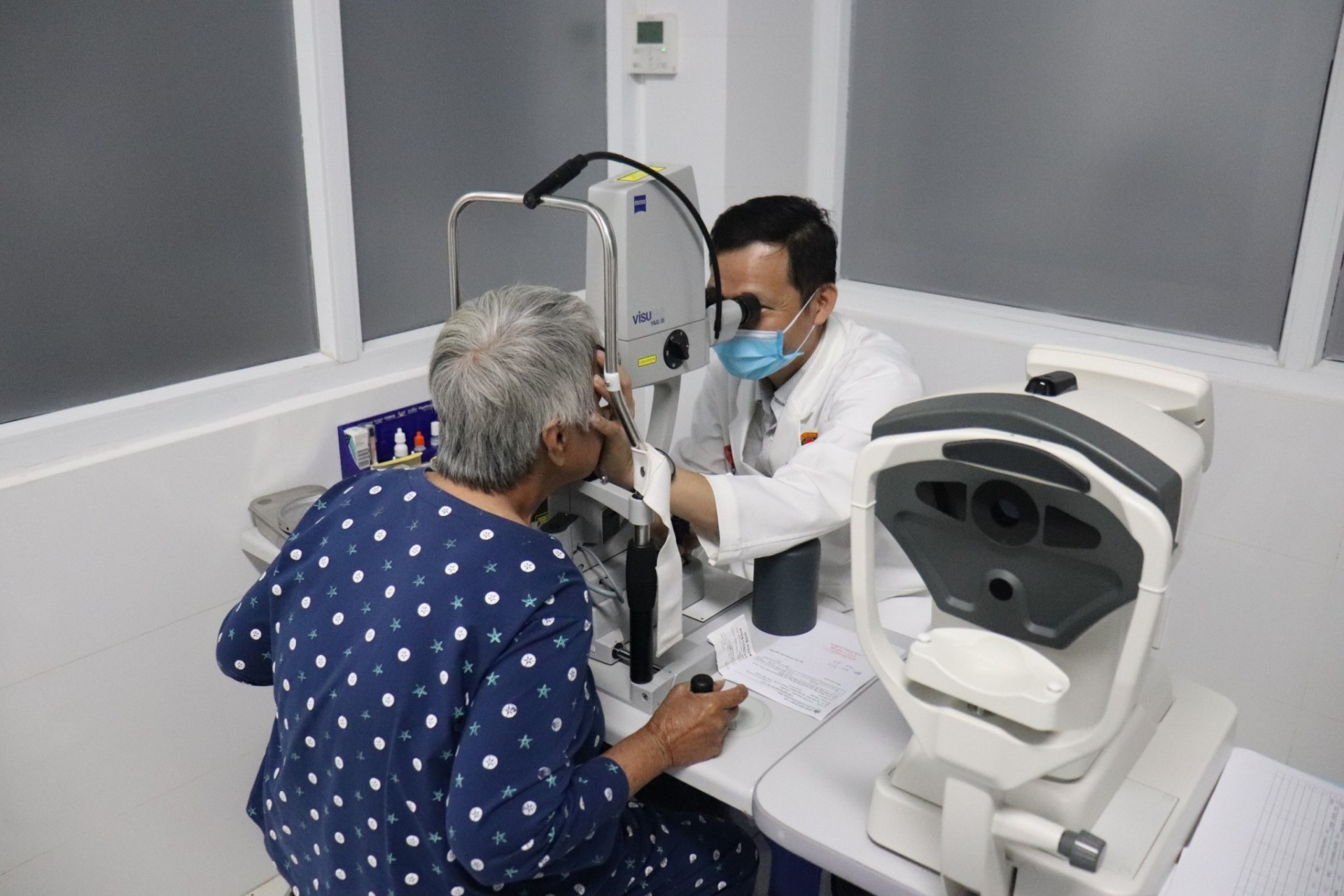 Bác sĩ Huỳnh Hữu Nguyên - người đem lại ánh sáng cho hàng nghìn người