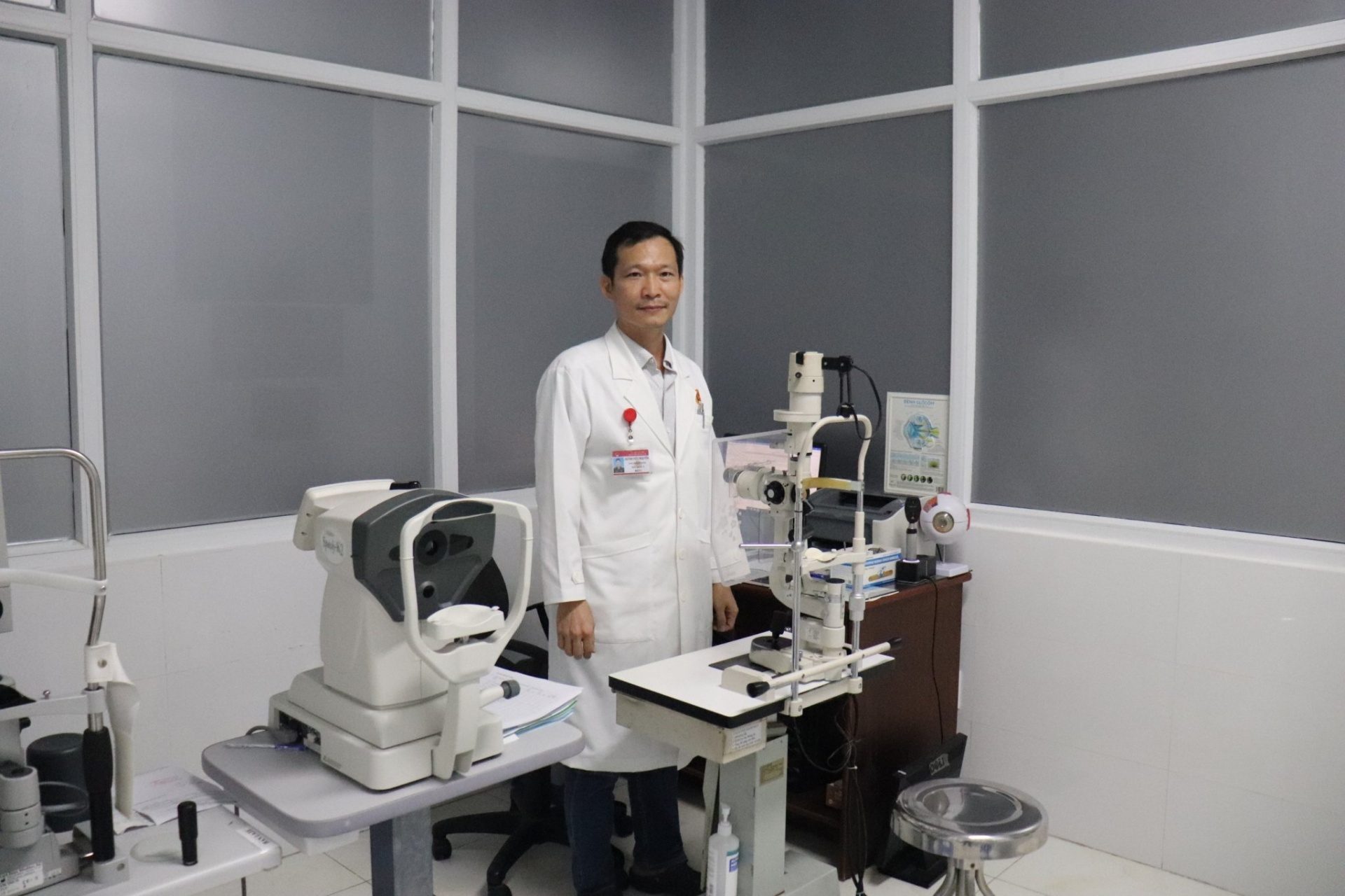 Bác sĩ Huỳnh Hữu Nguyên - người đem lại ánh sáng cho hàng nghìn người