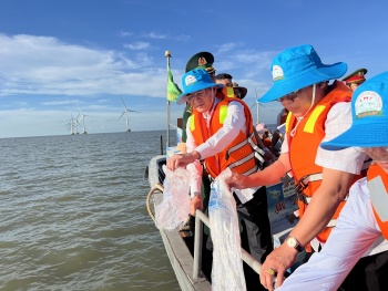 tha tom giong xuong bien nham tai tao nguon loi thuy san o bac lieu