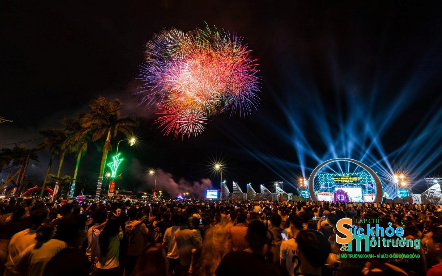 Màn pháo hoa mãn nhãn trong lê hội Màn pháo hoa mãn nhãn trong lê hội